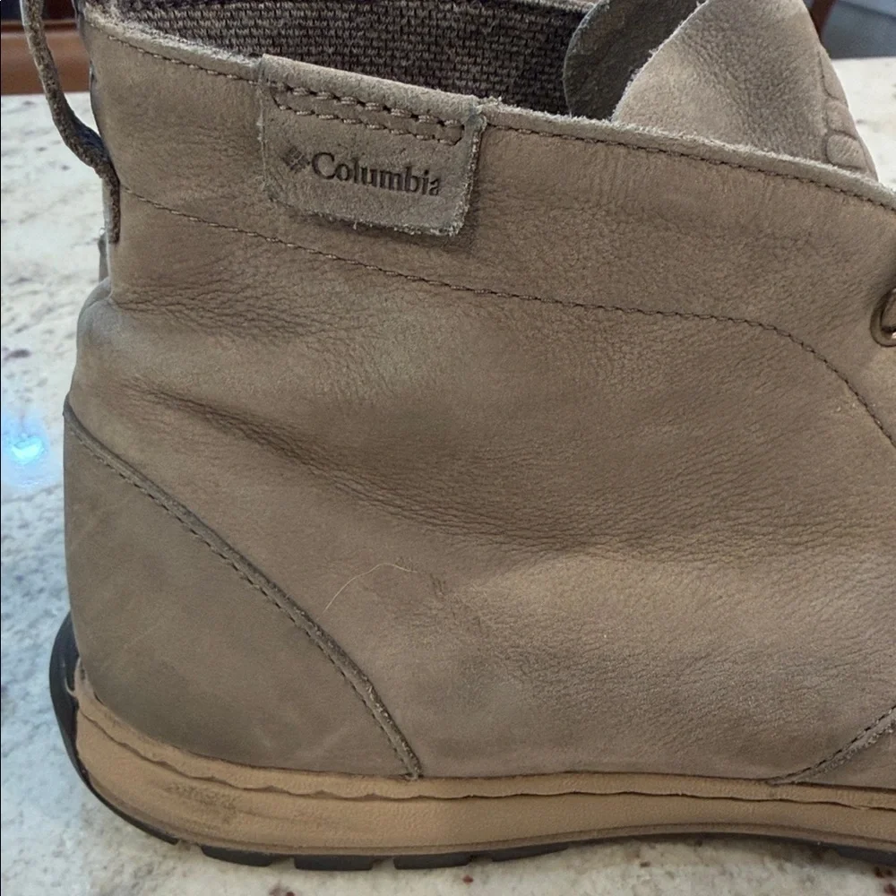 Columbia Men's Tan Soft SuedeLeather Boots.